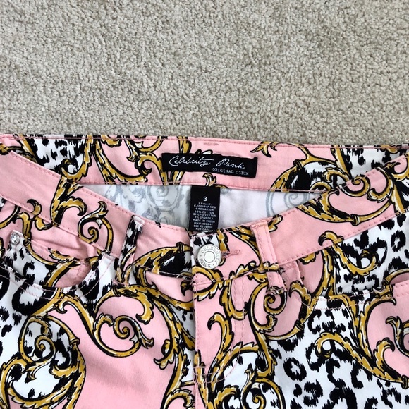 Soooo cute patterned jeans. Size 3 - Picture 3 of 4